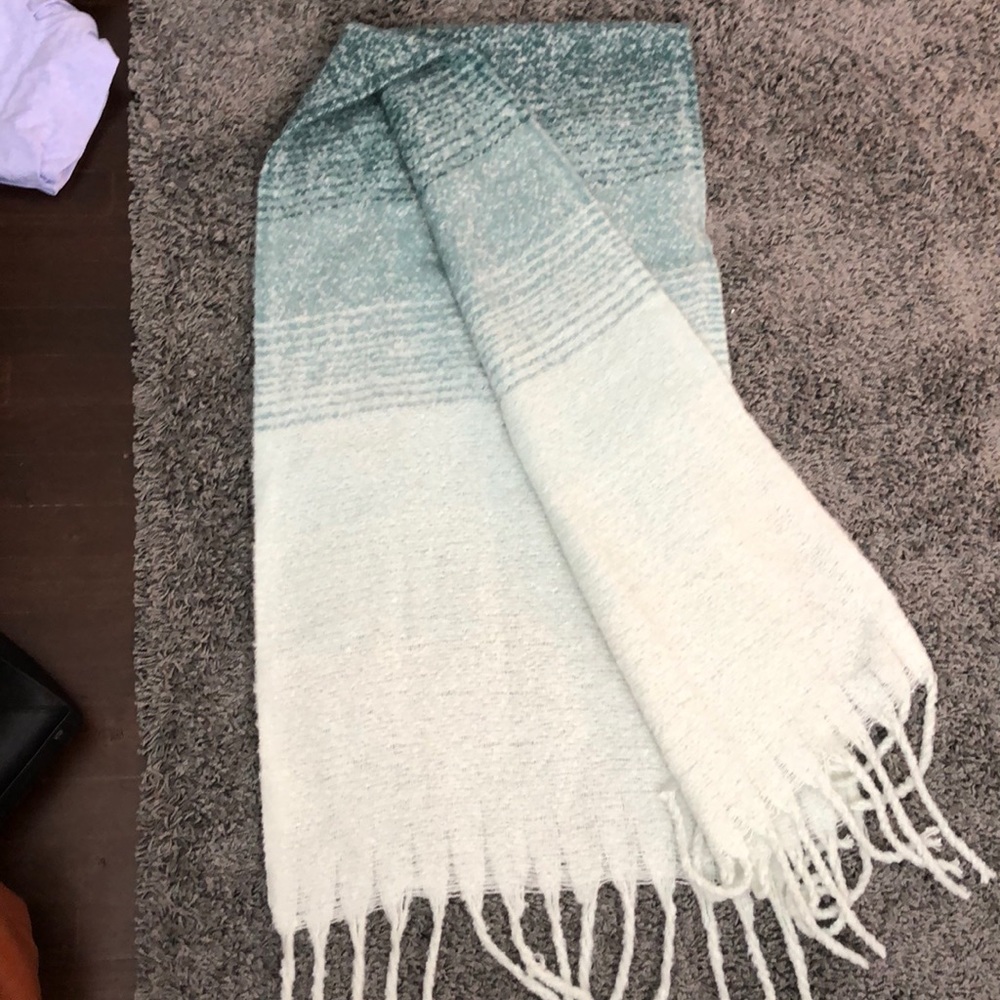 Blue ombré blanket scarf